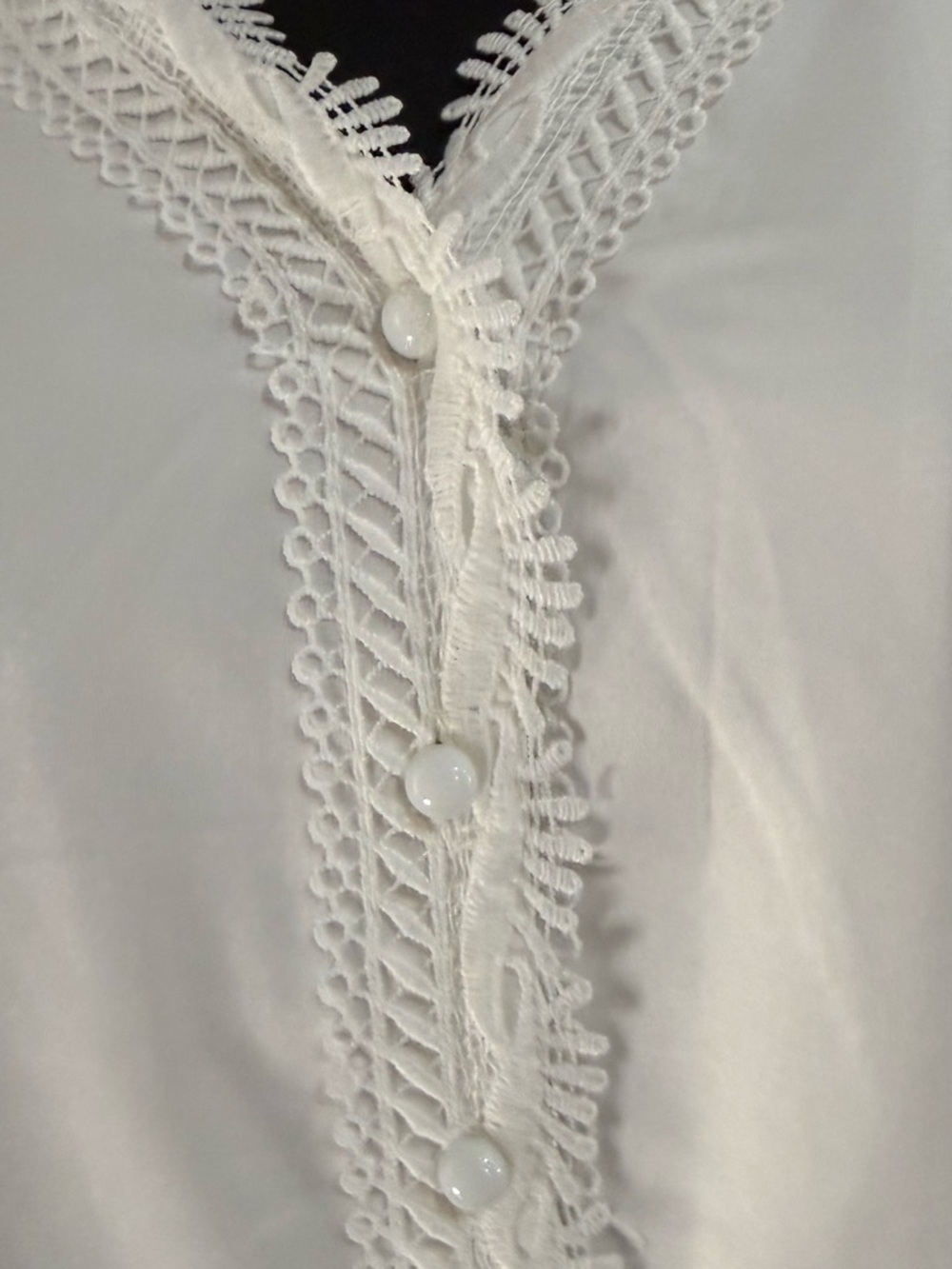 chic White Lace-Trim V-Neck Blouse - Picture 3 of 12